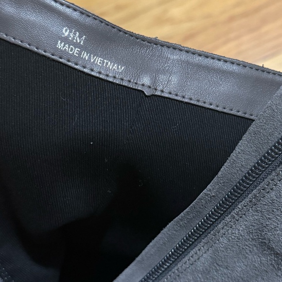 Lisa Vicky | Sunny-V Pointed Toe Bootie - Picture 5 of 6